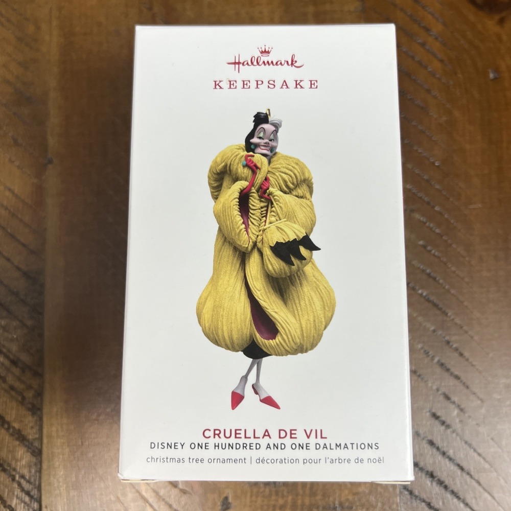 Hallmark Keepsake Disney Cruella De Vil Ornament Villain 101 Dalmatians 2019 NIB